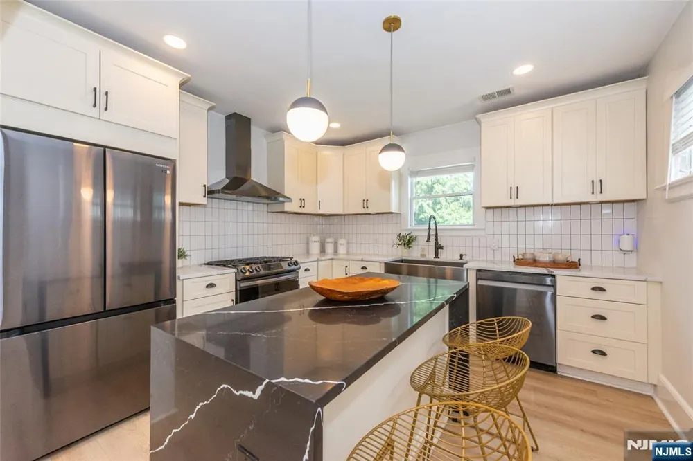 33 Waverly Terrace Bloomfield, NJ 07003