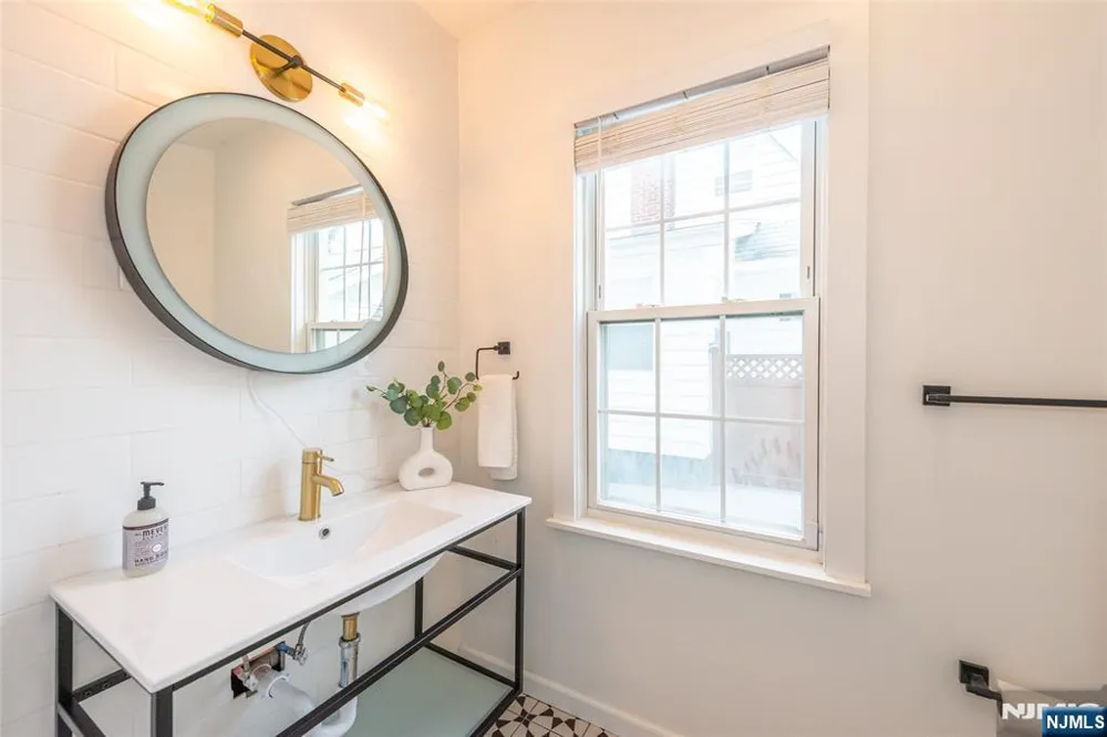 33 Waverly Terrace Bloomfield, NJ 07003