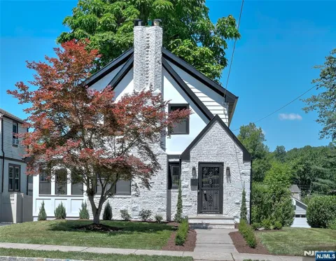 35 Sheridan Avenue