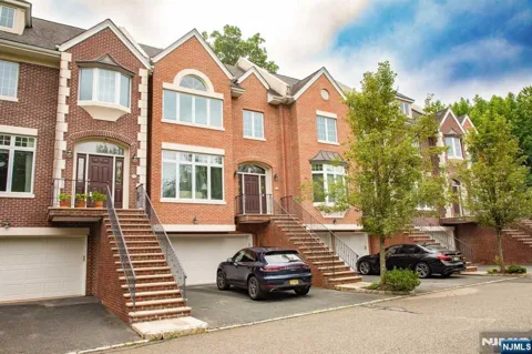 32 Candlewood Drive