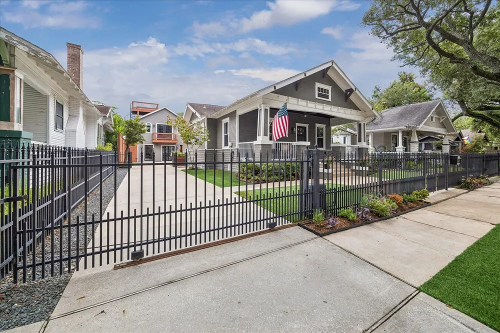 618 Bayland Avenue Houston, TX 77009