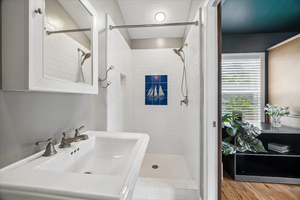 618 Bayland Avenue Houston, TX 77009