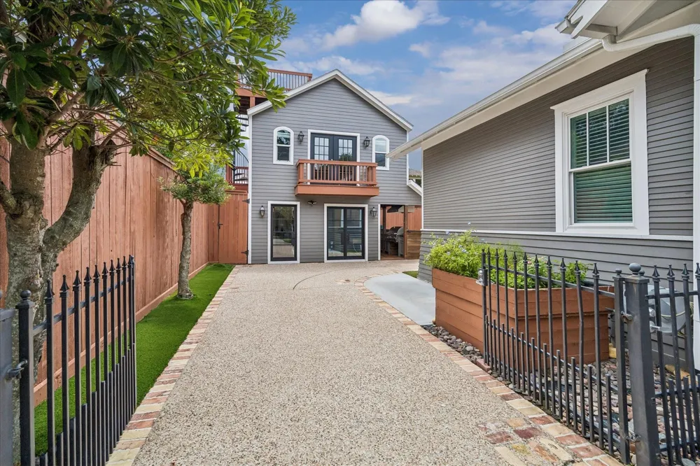 618 Bayland Avenue Houston, TX 77009
