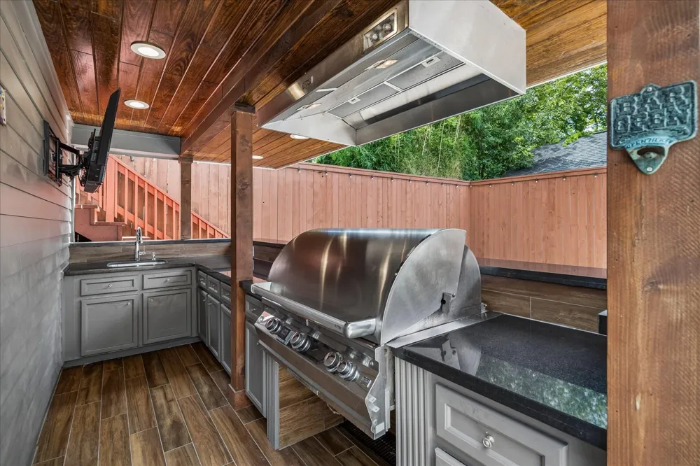 618 Bayland Avenue Houston, TX 77009