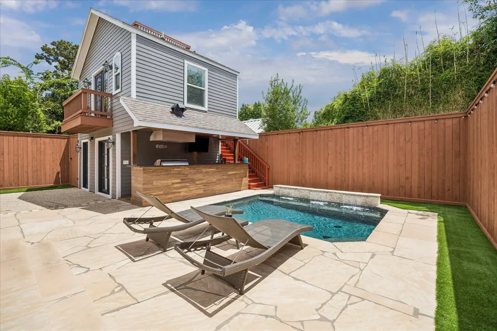 618 Bayland Avenue Houston, TX 77009