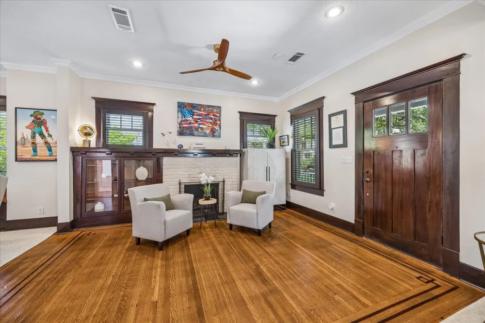 618 Bayland Avenue Houston, TX 77009