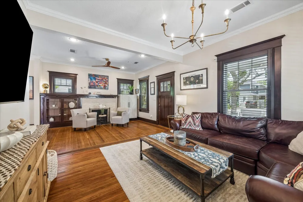 618 Bayland Avenue Houston, TX 77009