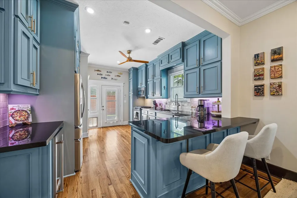 618 Bayland Avenue Houston, TX 77009