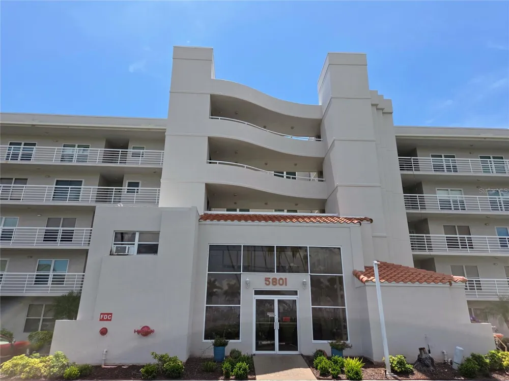 5801 BAHIA DEL MAR CIRCLE #113 St Petersburg, FL 33715