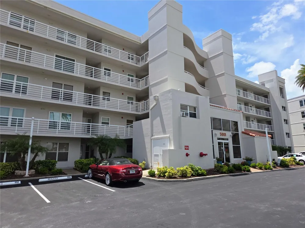5801 BAHIA DEL MAR CIRCLE #113 St Petersburg, FL 33715