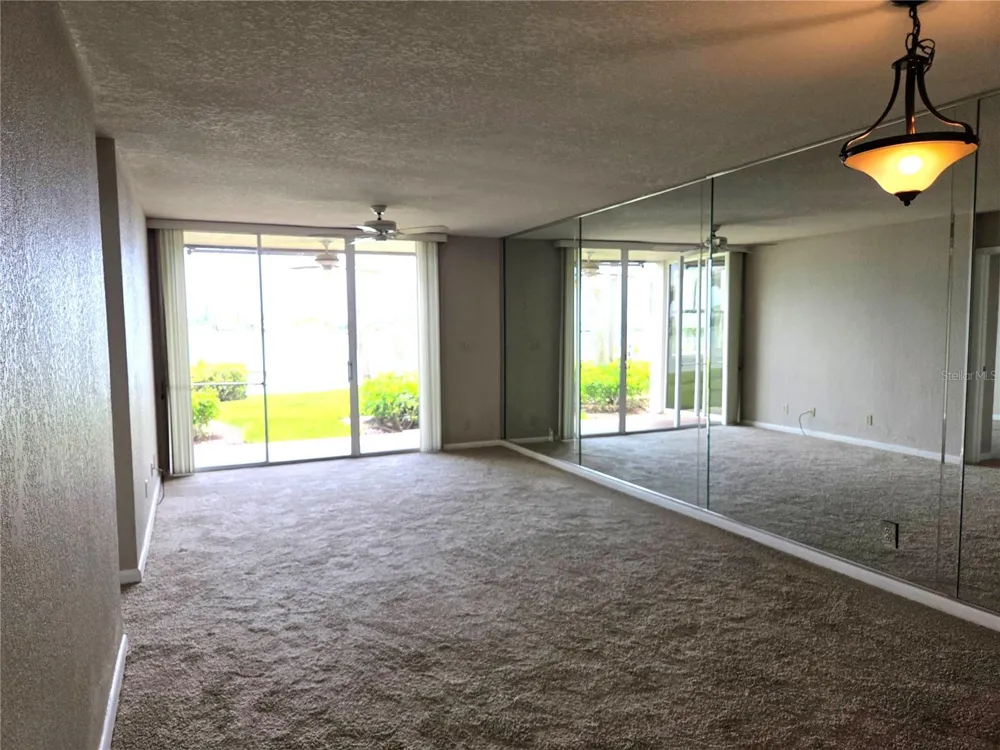 5801 BAHIA DEL MAR CIRCLE #113 St Petersburg, FL 33715