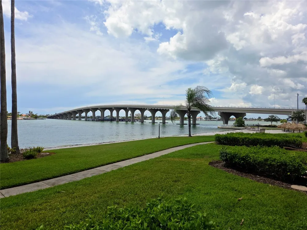 5801 BAHIA DEL MAR CIRCLE #113 St Petersburg, FL 33715