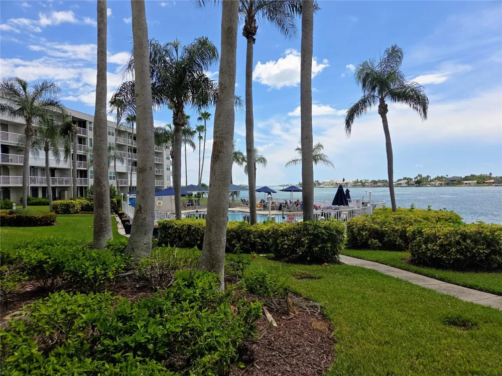 5801 BAHIA DEL MAR CIRCLE #113 St Petersburg, FL 33715