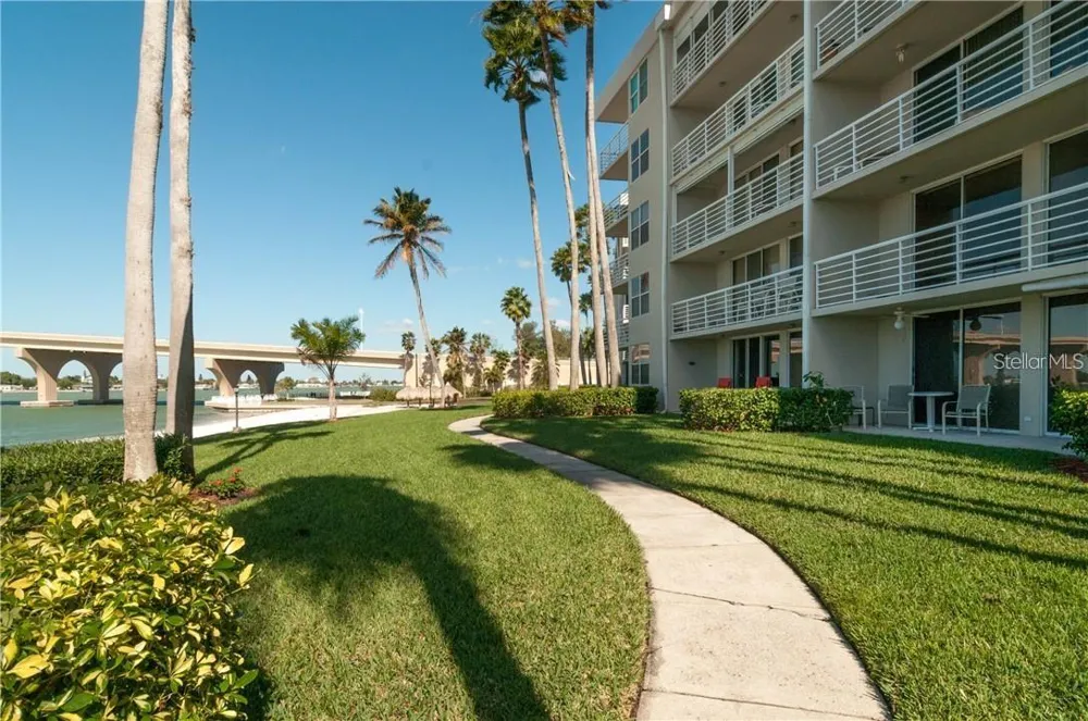 5801 BAHIA DEL MAR CIRCLE #113 St Petersburg, FL 33715