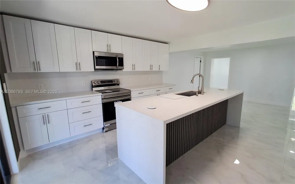 216 Shadow Way Miami Springs, FL 33166