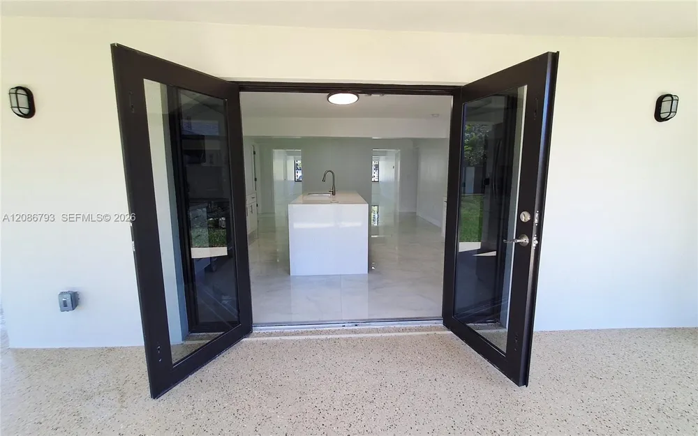 216 Shadow Way Miami Springs, FL 33166