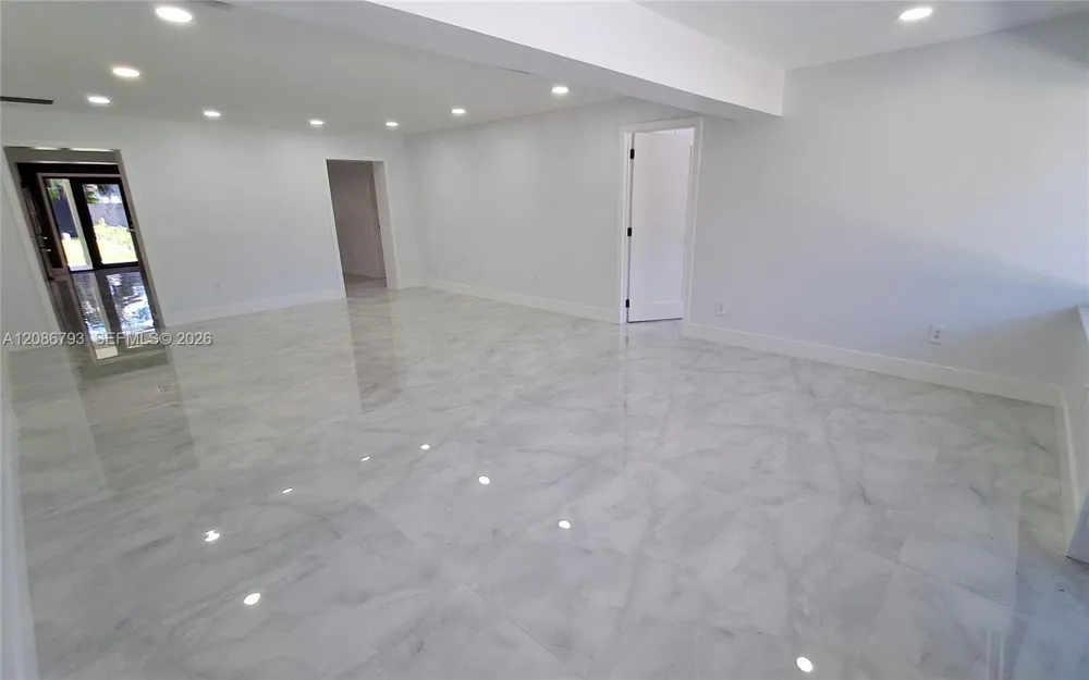 216 Shadow Way Miami Springs, FL 33166