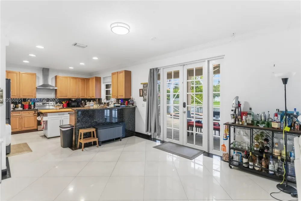 1642 Blue Jay Cir Weston, FL 33327