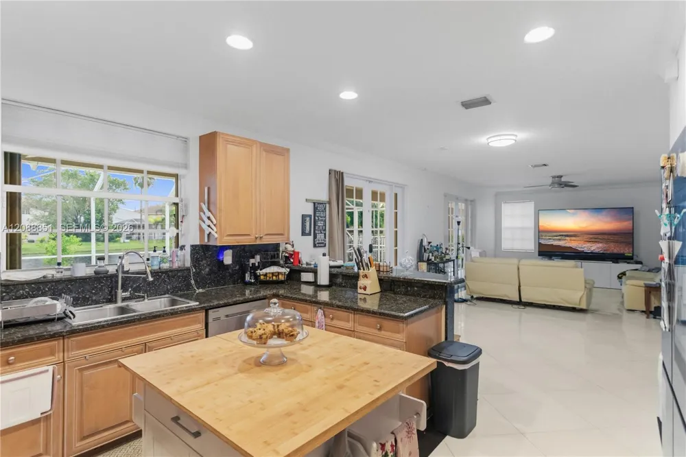 1642 Blue Jay Cir Weston, FL 33327