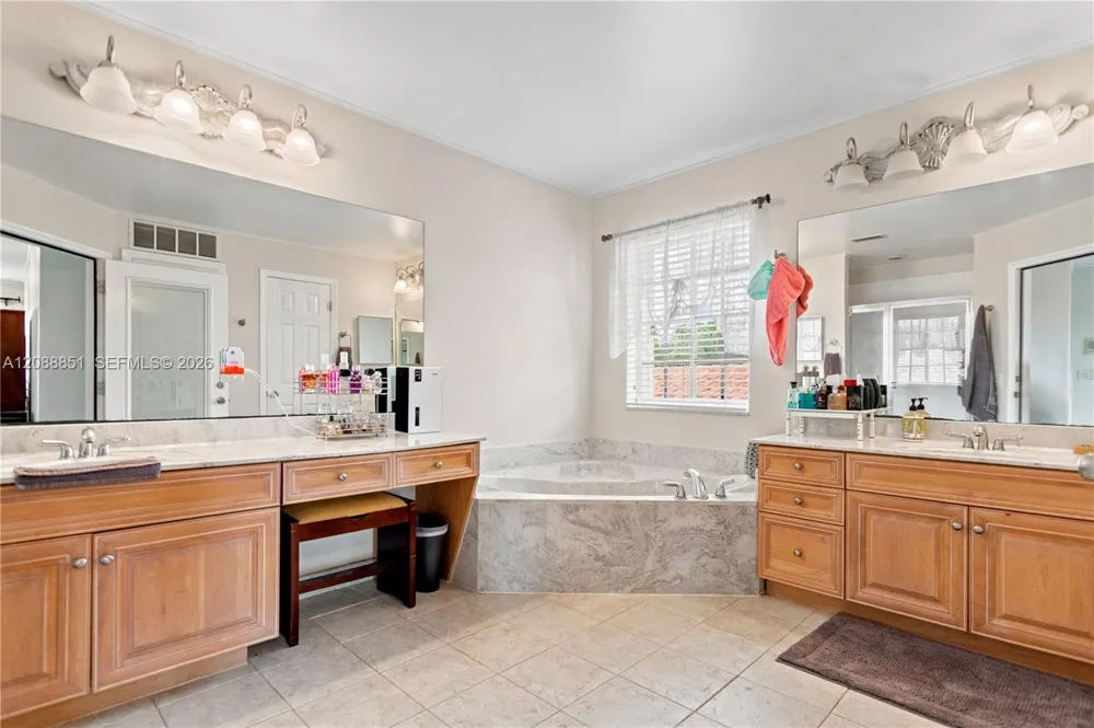 1642 Blue Jay Cir Weston, FL 33327