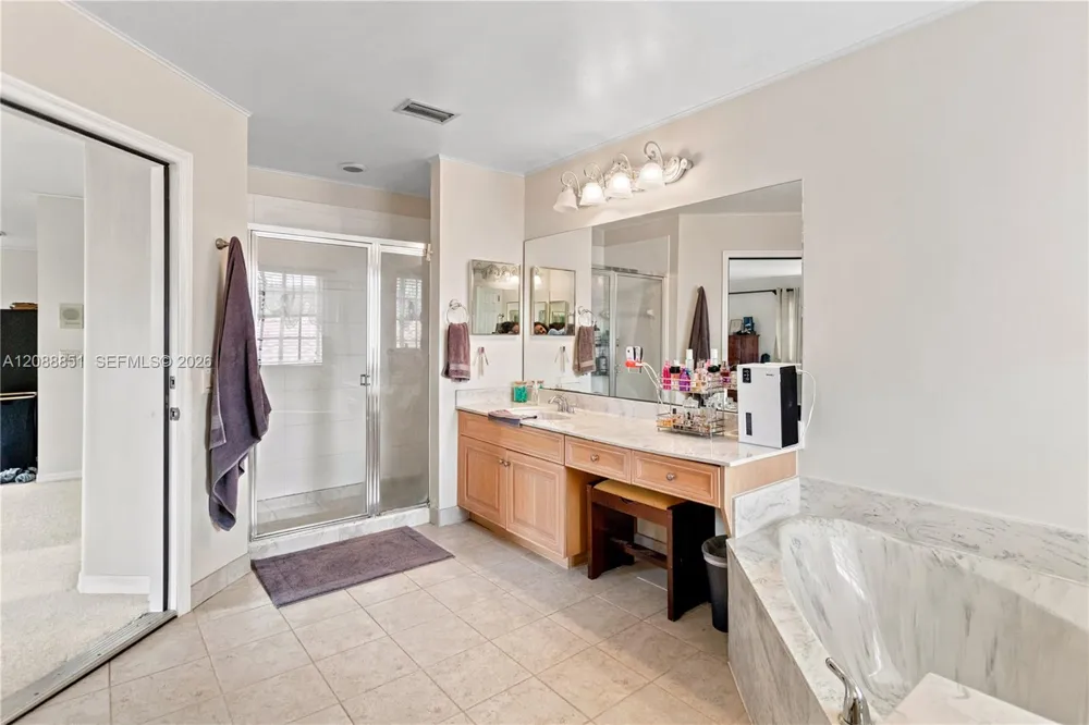 1642 Blue Jay Cir Weston, FL 33327
