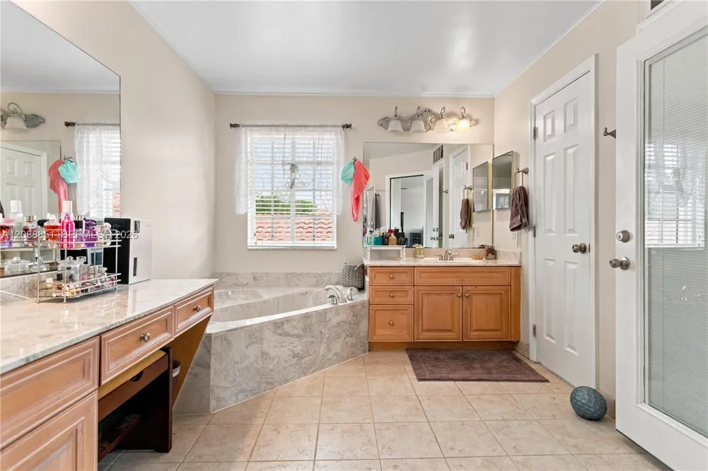 1642 Blue Jay Cir Weston, FL 33327
