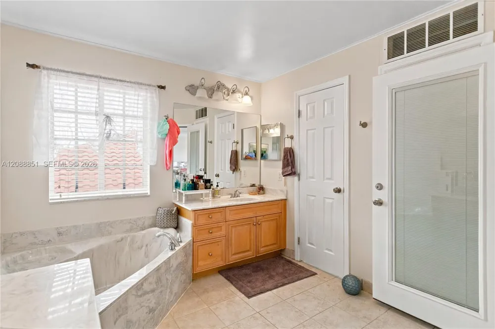 1642 Blue Jay Cir Weston, FL 33327