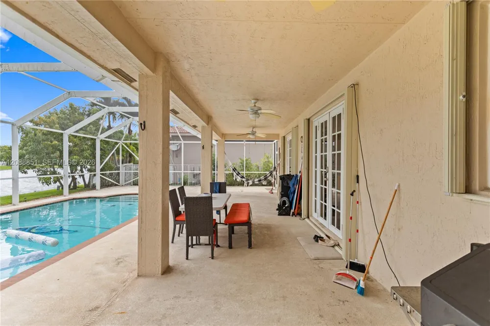 1642 Blue Jay Cir Weston, FL 33327