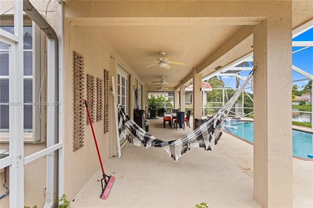 1642 Blue Jay Cir Weston, FL 33327
