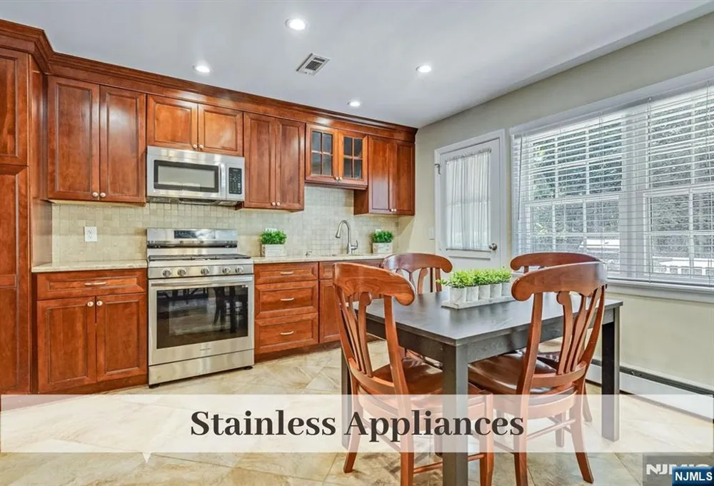 11 Stone Ridge Lane Ho-Ho-Kus, NJ 07423