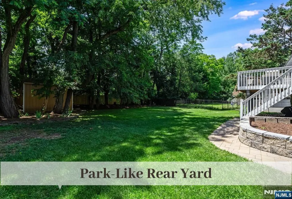 11 Stone Ridge Lane Ho-Ho-Kus, NJ 07423