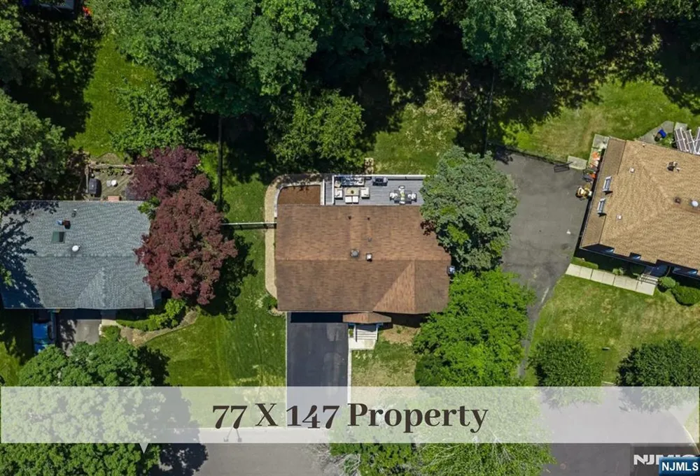 11 Stone Ridge Lane Ho-Ho-Kus, NJ 07423