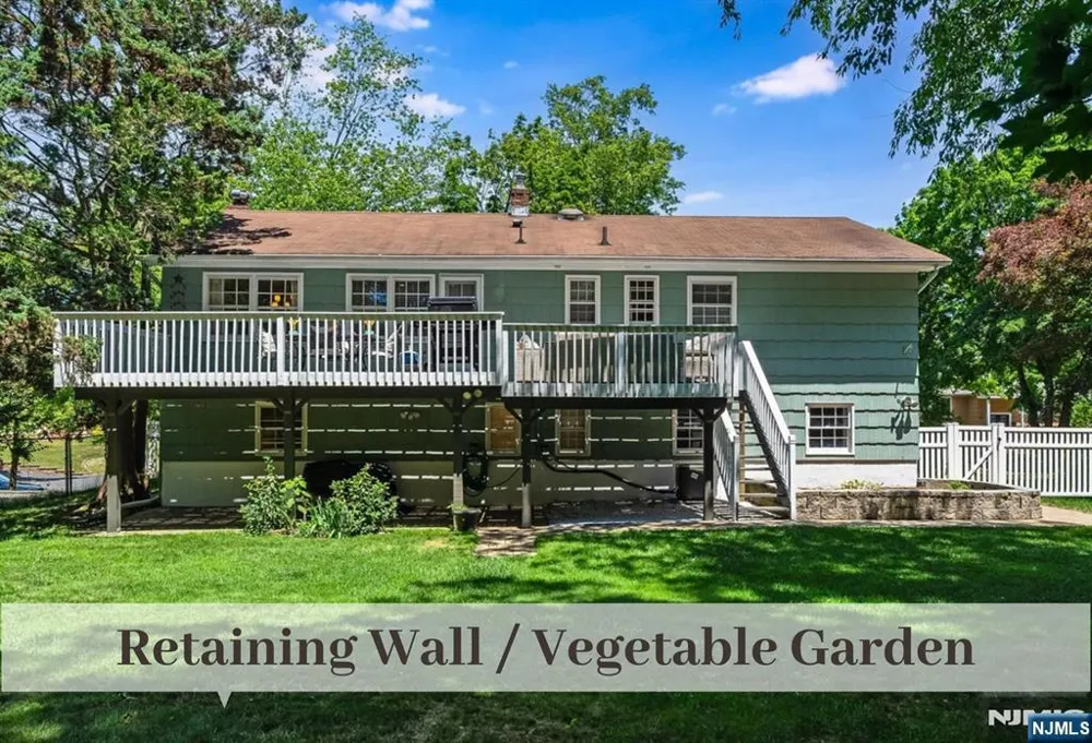 11 Stone Ridge Lane Ho-Ho-Kus, NJ 07423