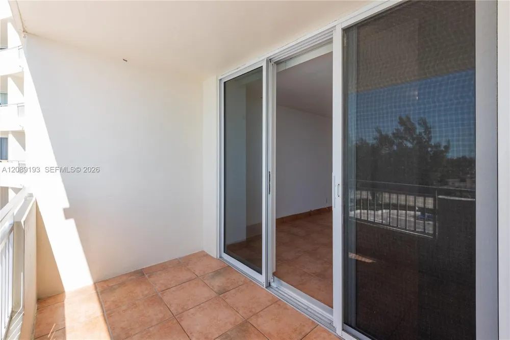 3180 S Ocean Dr #310 Hallandale Beach, FL 33009