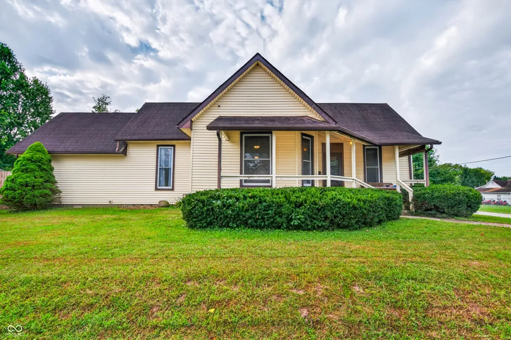 923 Washington Street Hope, IN 47246