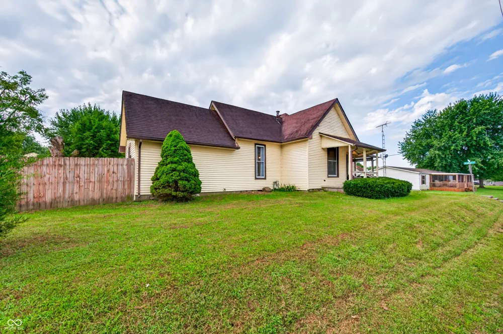 923 Washington Street Hope, IN 47246