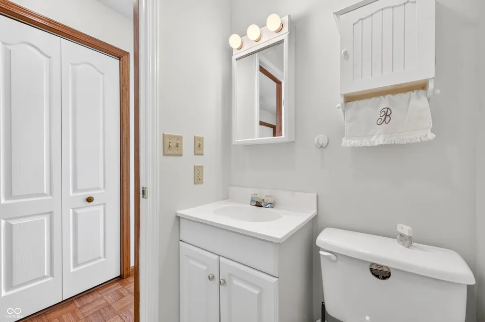 923 Washington Street Hope, IN 47246