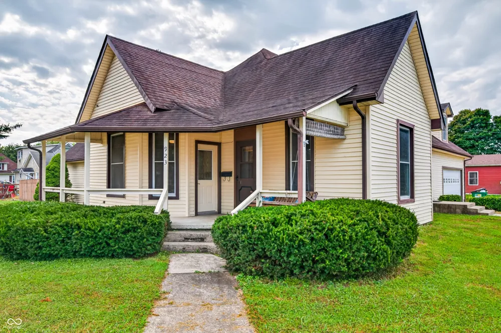 923 Washington Street Hope, IN 47246