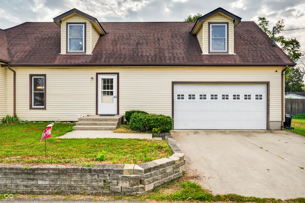 923 Washington Street Hope, IN 47246