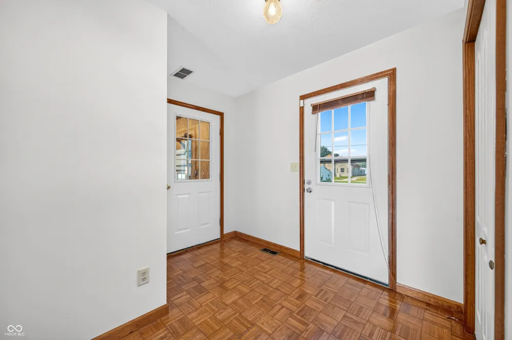 923 Washington Street Hope, IN 47246