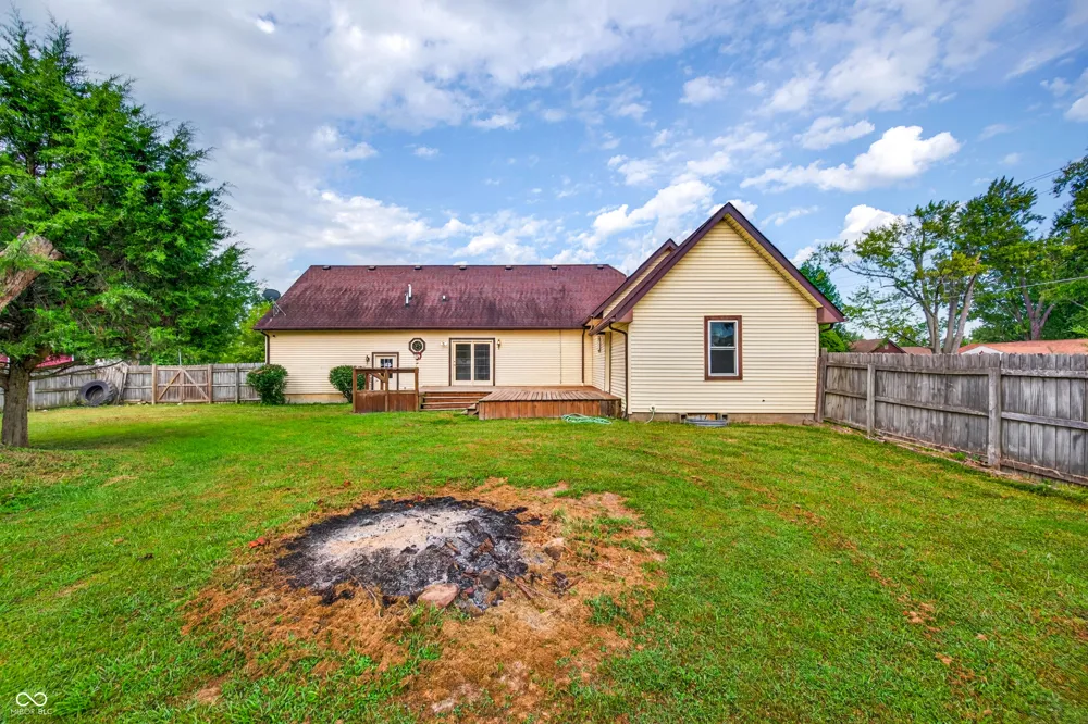 923 Washington Street Hope, IN 47246