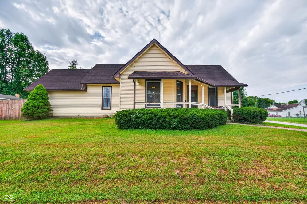 923 Washington Street Hope, IN 47246