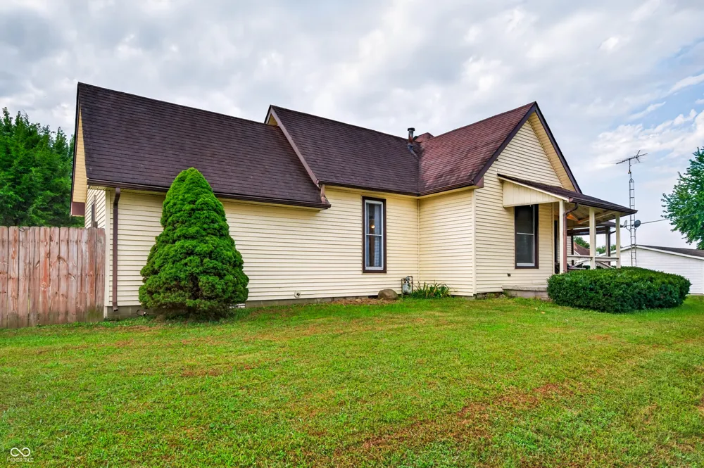 923 Washington Street Hope, IN 47246