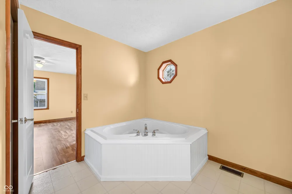 923 Washington Street Hope, IN 47246