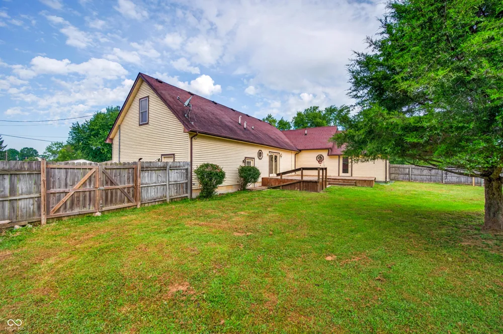 923 Washington Street Hope, IN 47246