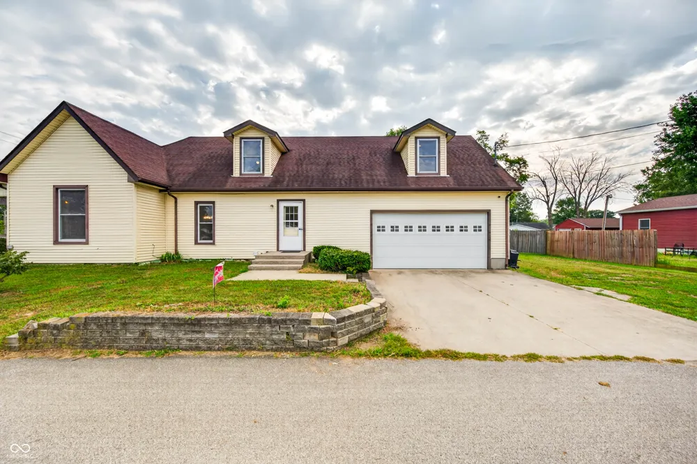 923 Washington Street Hope, IN 47246