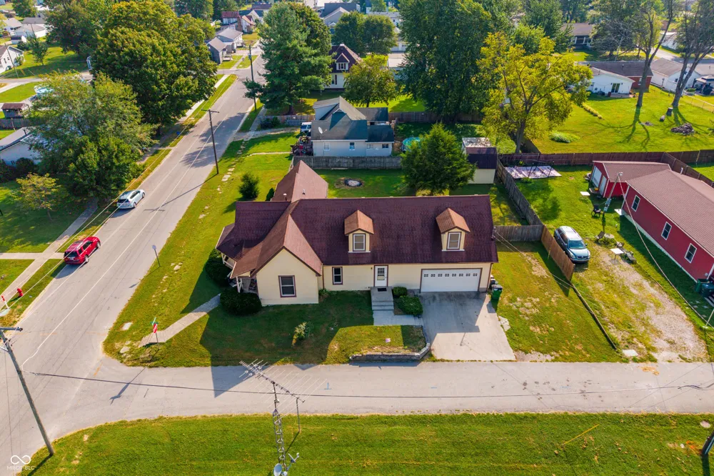 923 Washington Street Hope, IN 47246
