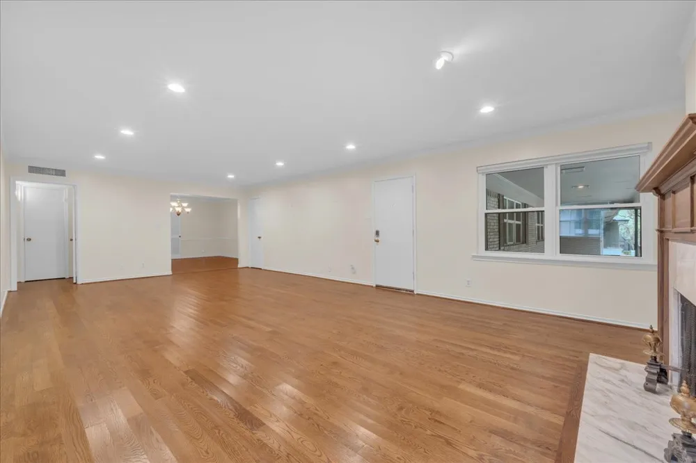 6234 Bandera Avenue #C Dallas, TX 75225