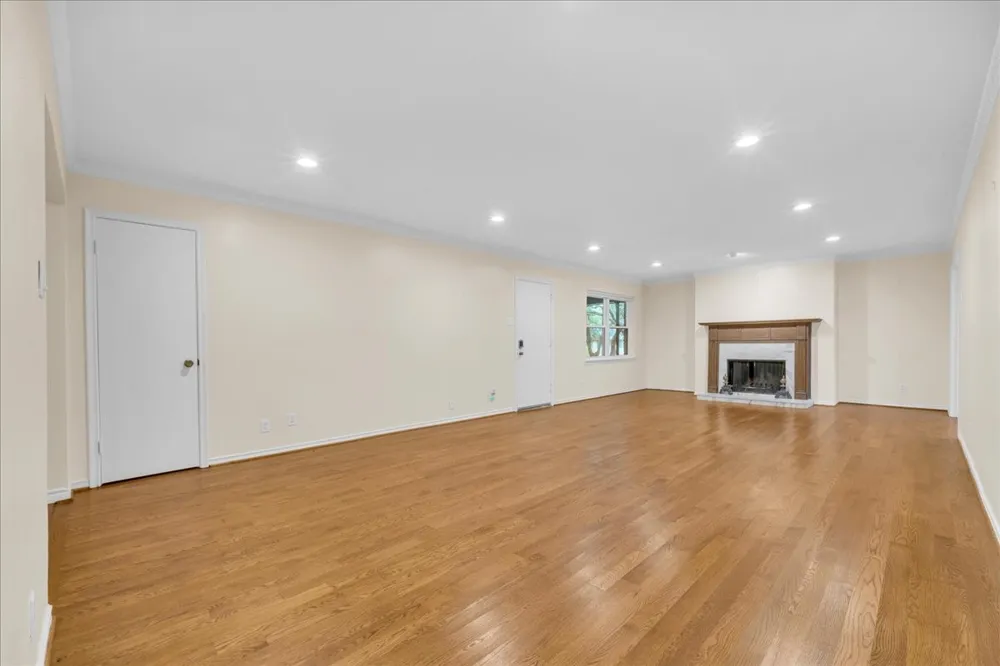 6234 Bandera Avenue #C Dallas, TX 75225