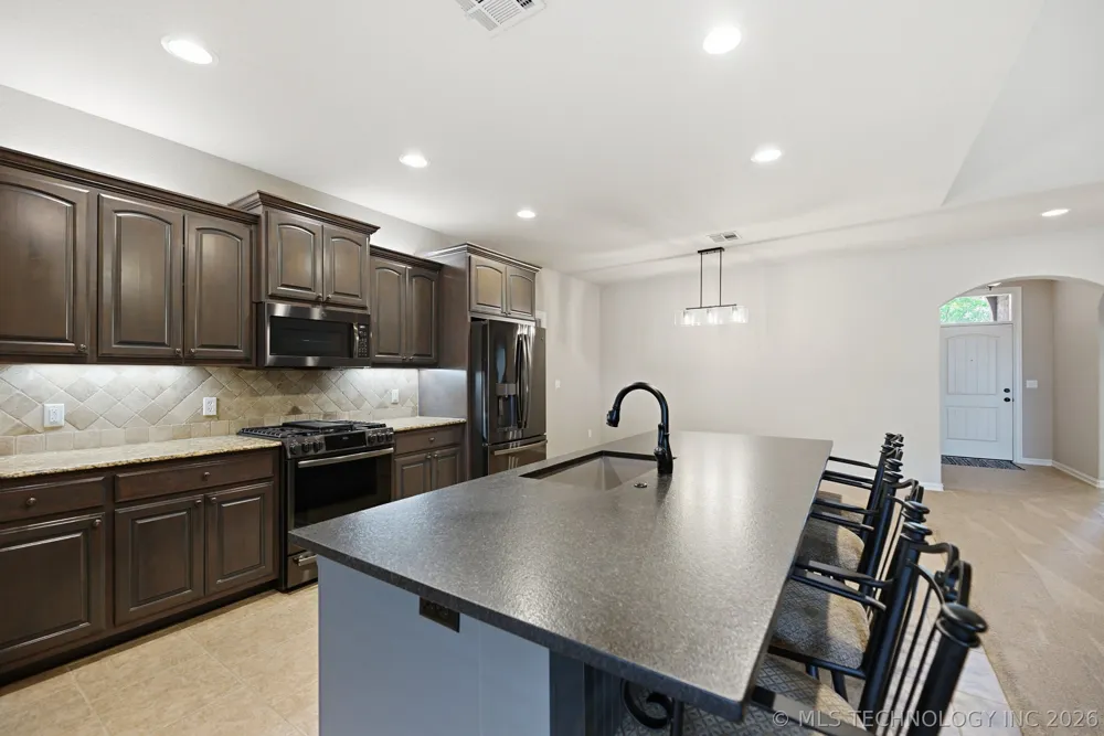 11016 E 83rd Place S Tulsa, OK 74133